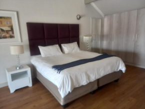 Mount Royal 29 - Large 1 bed with balcony